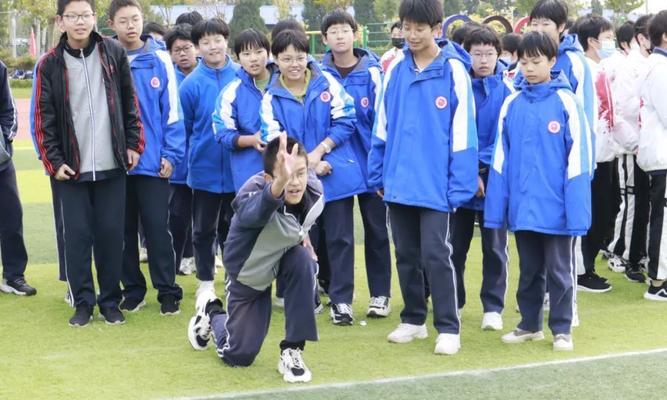 细节决定胜负——掌握足球绕杆女生技巧（跟着小编学，让你成为绕杆小能手）