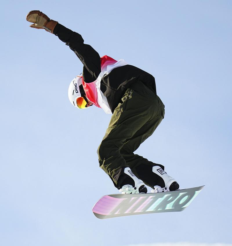 滑雪单板爬坡技巧（提高滑雪爬坡效率）