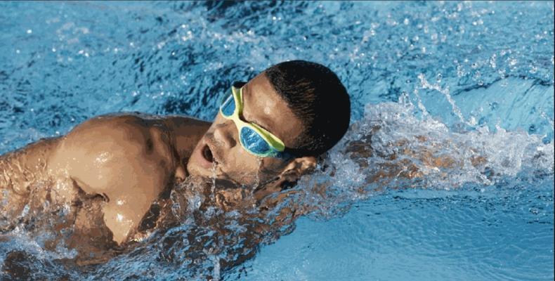 自由泳换气技巧——怎么应对前面的手下沉（解决自由泳换气难题）