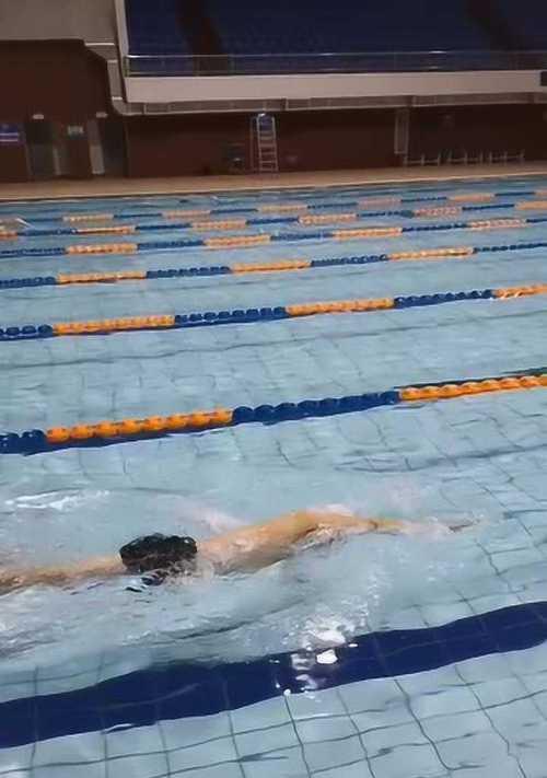 自由泳换气技巧（有效调整动作）