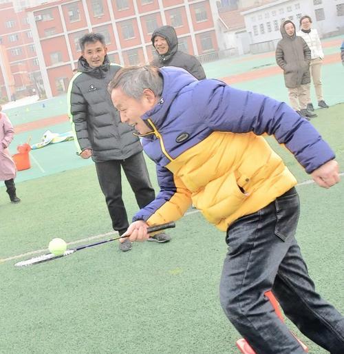 足球饶杆教学策略与技巧（掌握饶杆技术）