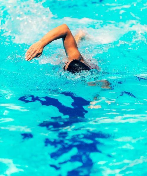 自由泳换气技巧的训练（如何放松手臂）