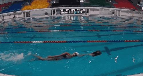 如何掌握自由泳换气技巧（侧翻秒数是关键）