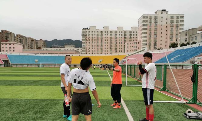 如何提升足球实战技巧技战术（掌握关键技巧）
