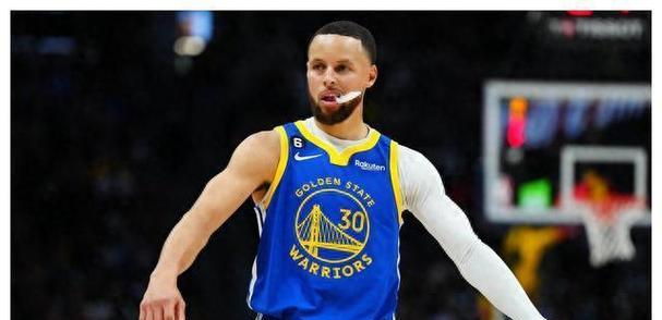 探讨詹姆斯打球的技巧（揭秘NBA巨星詹姆斯的打球技艺与心态）