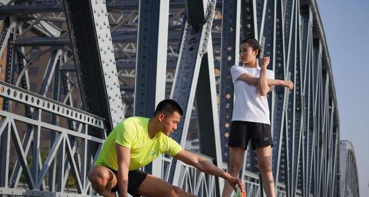 手握拳跑步全解析（教你如何正确握拳跑步）