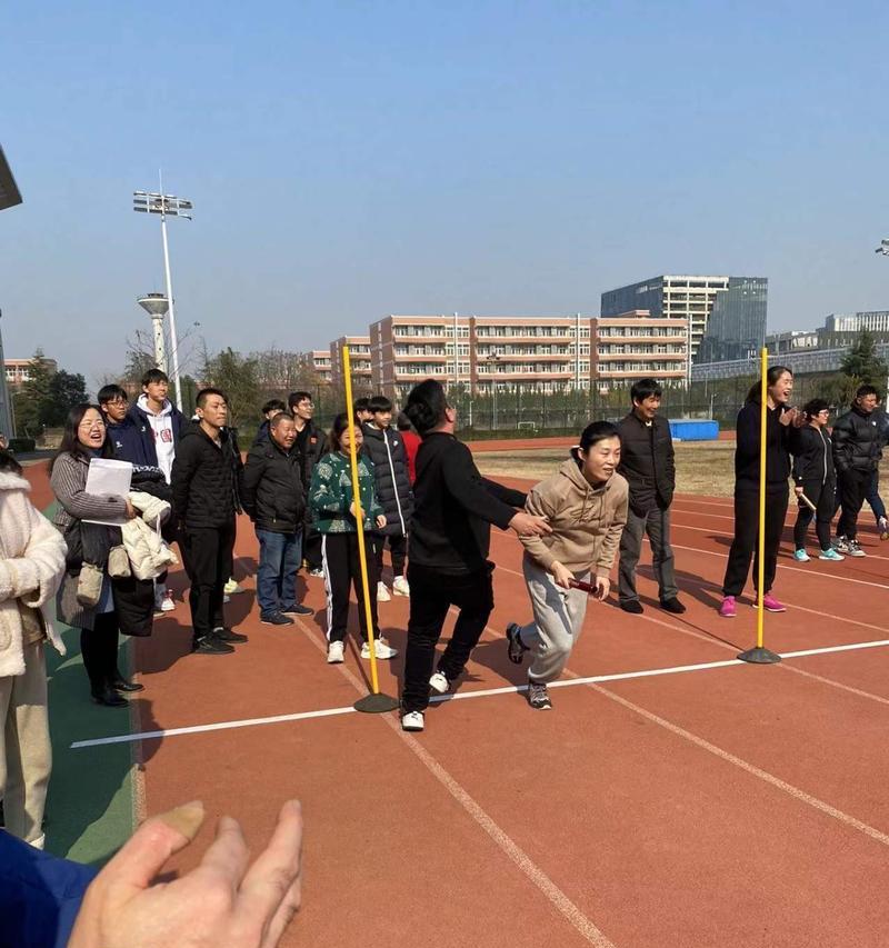 接力跑步比赛技巧大揭秘（如何在接力比赛中发挥最佳水平）