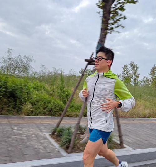跑步如何才能跑得更快（15个技巧帮助你提高跑步速度）