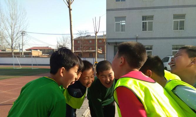 足球比赛中的喊话技巧是什么？如何有效提升球队士气？