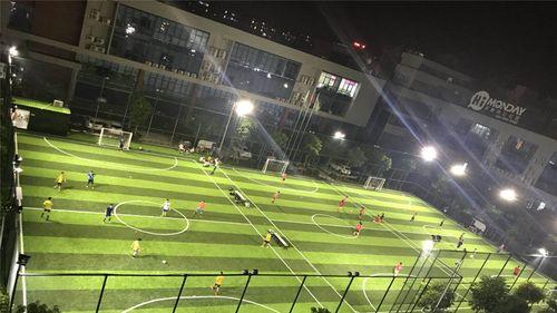 足球场炫酷技巧有哪些？如何在比赛中运用？