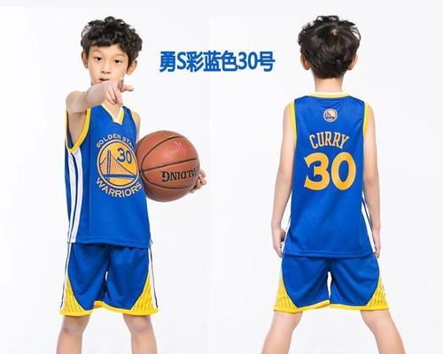 足球穿搭技巧有哪些？如何打造球场上的时尚风格？