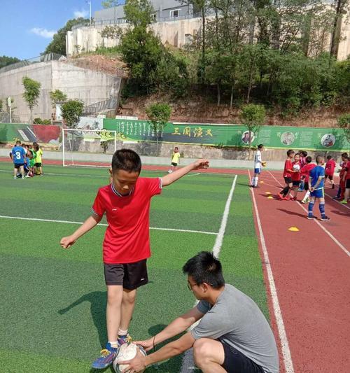 足球传球技巧怎么学？比赛中的传球技巧教学有哪些常见问题？