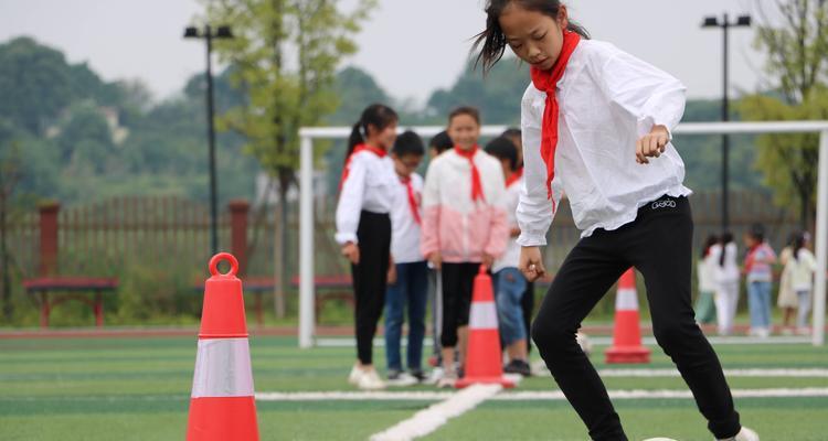 足球跑位技巧详解教学？如何有效提升比赛中的跑位效率？