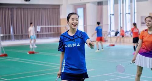 学打羽毛球的技巧有哪些？如何快速提高羽毛球水平？