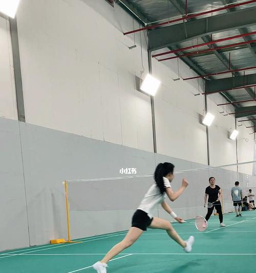 女生如何掌握基础羽毛球接发球技巧？常见错误有哪些？