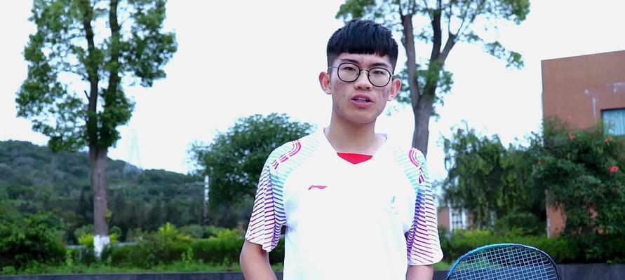 高远羽毛球发球技巧和手法是什么？如何有效提高发球质量？