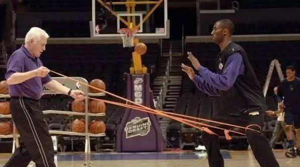 NBA持球技巧有哪些？如何提高控球稳定性？