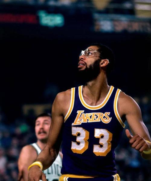 NBA巨星对决中如何运用打巨星技巧？有哪些实战策略？