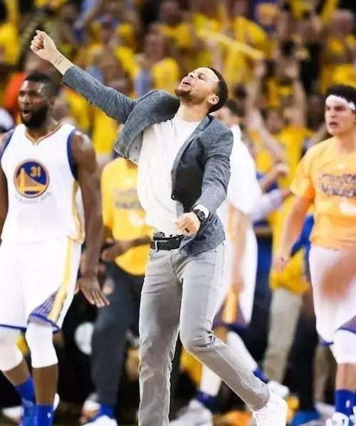 NBA打球技巧有哪些？如何提高篮球比赛中的表现？