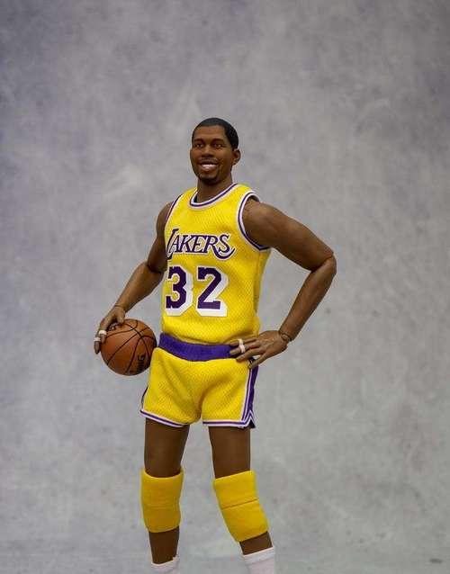 NBA打球小技巧有哪些？如何快速提高篮球技能？