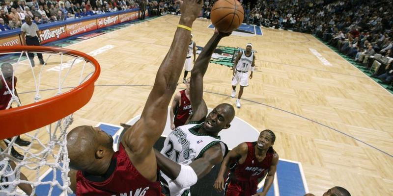 NBA单打过人技巧有哪些？如何提高篮球单打效率？