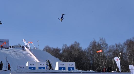 滑雪空中技巧翻出缓冲区是什么？如何安全执行？