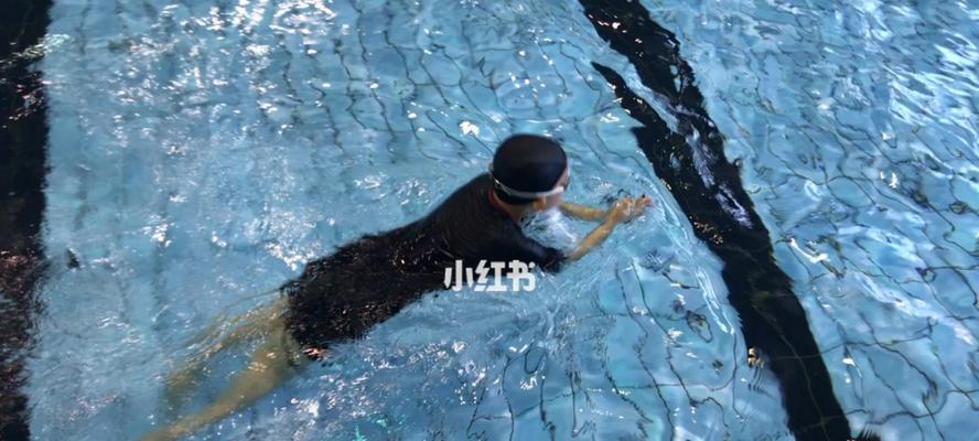 游泳换气下沉时嘴巴出血是什么原因？如何解决？