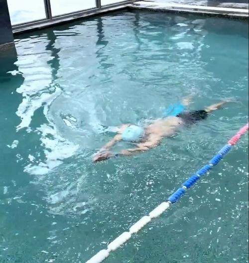 游泳换气只能换气一两次怎么办？如何提高换气效率？