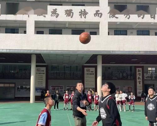 篮球技巧大赏（让你看到篮球的另一面）