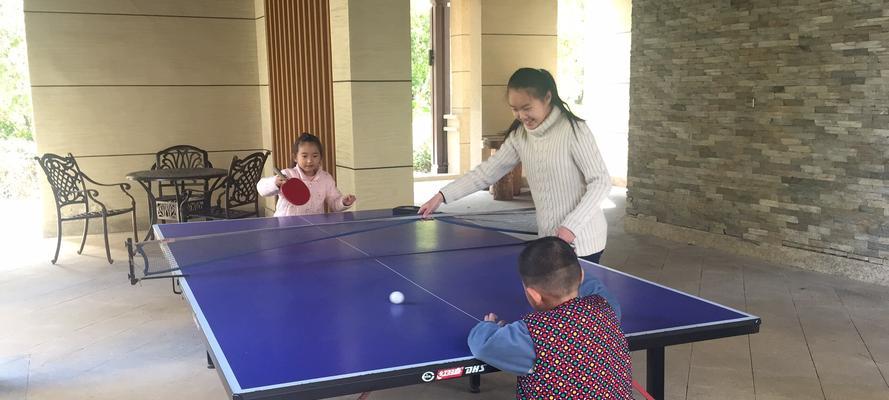 百扣百中，乒乓球技巧大揭秘（掌握正确的姿势）