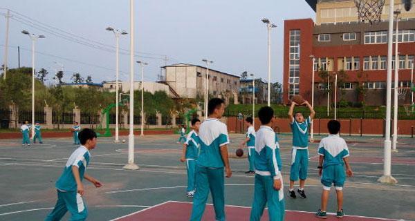 初学者的篮球投篮技巧（提高准确率和稳定性的方法）
