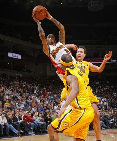 掌握NBA明星的绝杀绝技——过人投篮（灵活多变的NBA过人技巧及投篮技巧讲解）