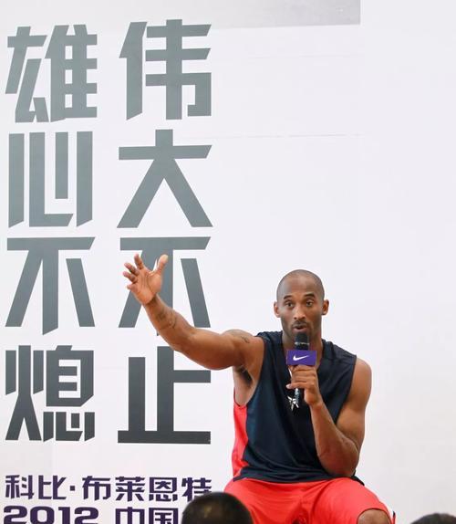 科比打篮球时运用了哪些技巧？如何在比赛中应用这些技巧？