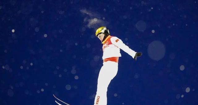 徐州籍教练带你领略滑雪空中技巧（了解徐州籍教练的教学方法及训练内容）