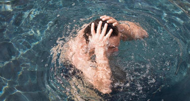 游泳换气技巧：如何在水里正确吐气？常见问题解答？