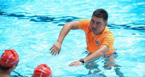游泳时换气频率低速度慢是什么原因？如何改善？