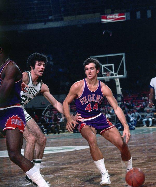 NBA挡拆战术技巧有哪些？如何有效执行挡拆战术？