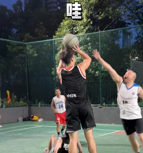 晃倒技巧篮球怎么练？有效提高篮球晃倒技巧的方法是什么？