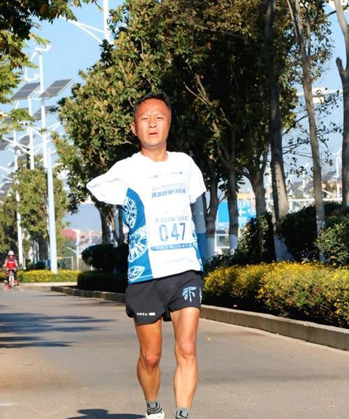 如何掌握马拉松技巧成为高手（马拉松技巧全面解析）