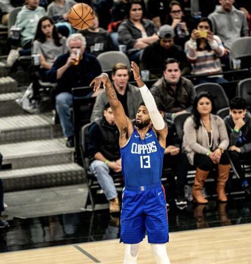 揭秘NBA三分神射的技巧与方法（掌握投篮发力窍门）