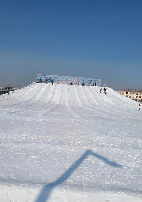 如何掌握冰雪奇缘单板滑雪技巧？初学者常见问题有哪些？