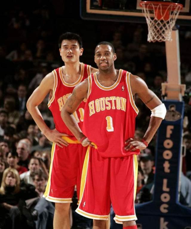 NBA巨星姚麦的技巧剖析（探讨姚麦在篮球场上的精湛技艺及其对篮球事业的贡献）