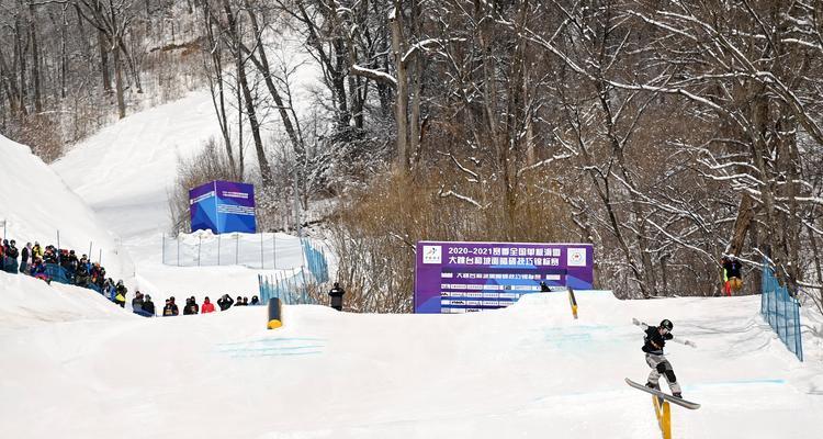单板滑雪空中技巧比赛进决赛的秘诀（掌握技巧和心态）
