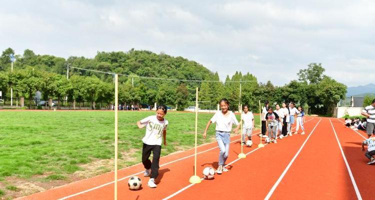 初中生足球绕杆技巧教学（掌握技巧）