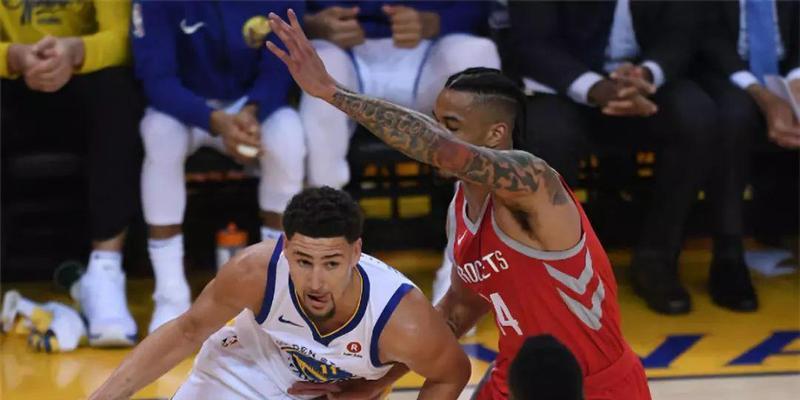 NBA抢板技巧（掌握抢板技巧）
