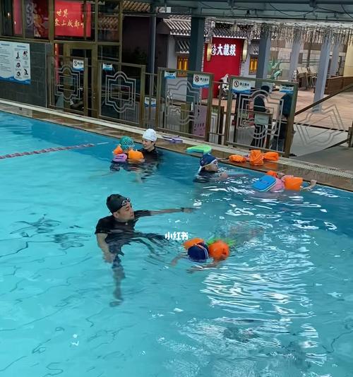 学会换气后如何提高游泳动作技巧？