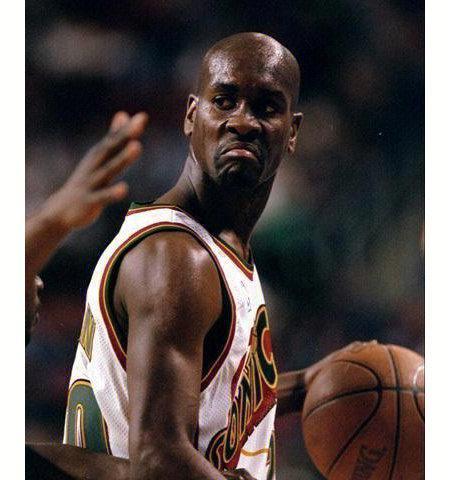 1v1实战技巧大揭秘——NBA篮球高手教你如何赢得比赛（掌握这些技巧）
