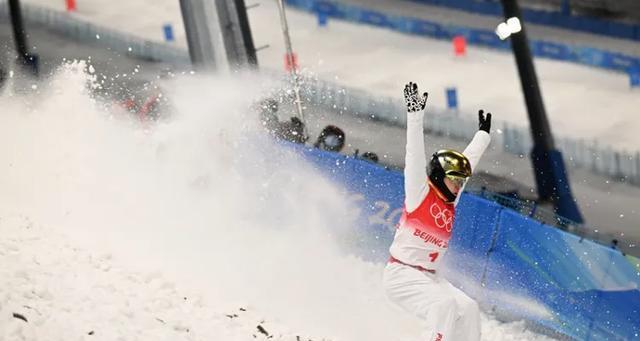 自由式滑雪男子空中技巧贾宗洋的奥运金牌之路是什么？他的空中技巧有何特点？