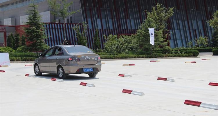 弯道赛场跑步技巧是什么？如何提高弯道跑步效率？
