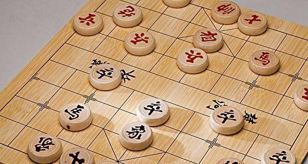 象棋的布阵技巧是什么？如何通过布局提高对弈水平？